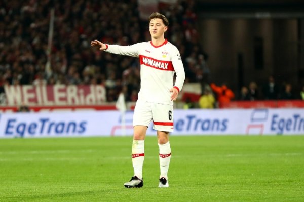 Manchester United might as well consider Stuttgart midfielder Stiller, who is also associated with Real Madrid
