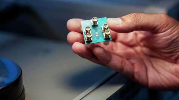 The first microwave chip: a revolutionary breakthrough in artificial intelligence and wireless communication