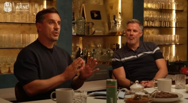 Wright said Neville s salary was too low at Manchester United, and the latter responded: I m just signing, I don t care about these